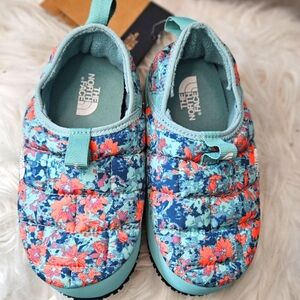The North Face Thermoball Traction slip on Mule II Youth Slippers Size 1 NWT